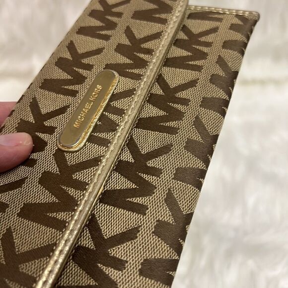Michael Kors Wallet C9 - Picture 9 of 10